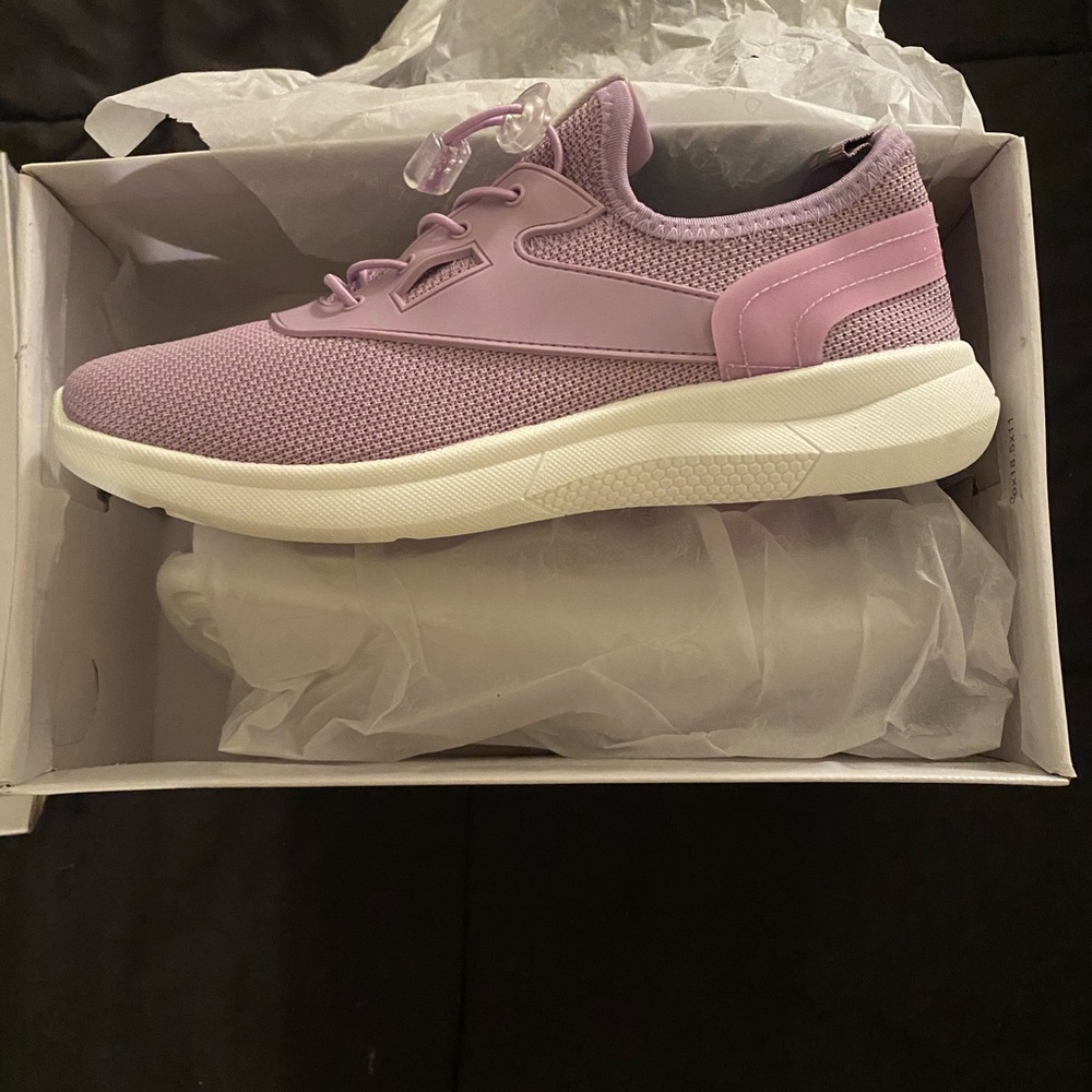 Danskin Imagine Sneaker Size 9